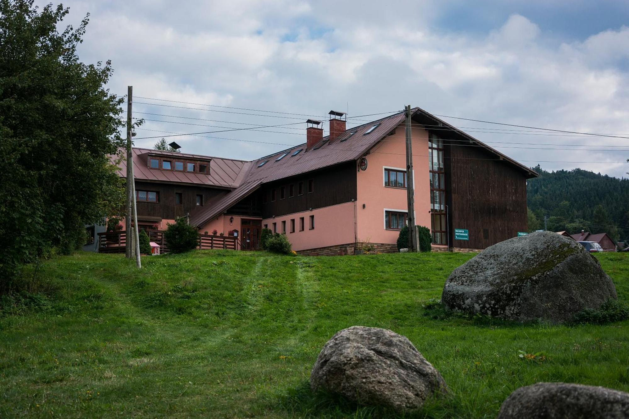 Hacienda Cert Kořenov Buitenkant foto